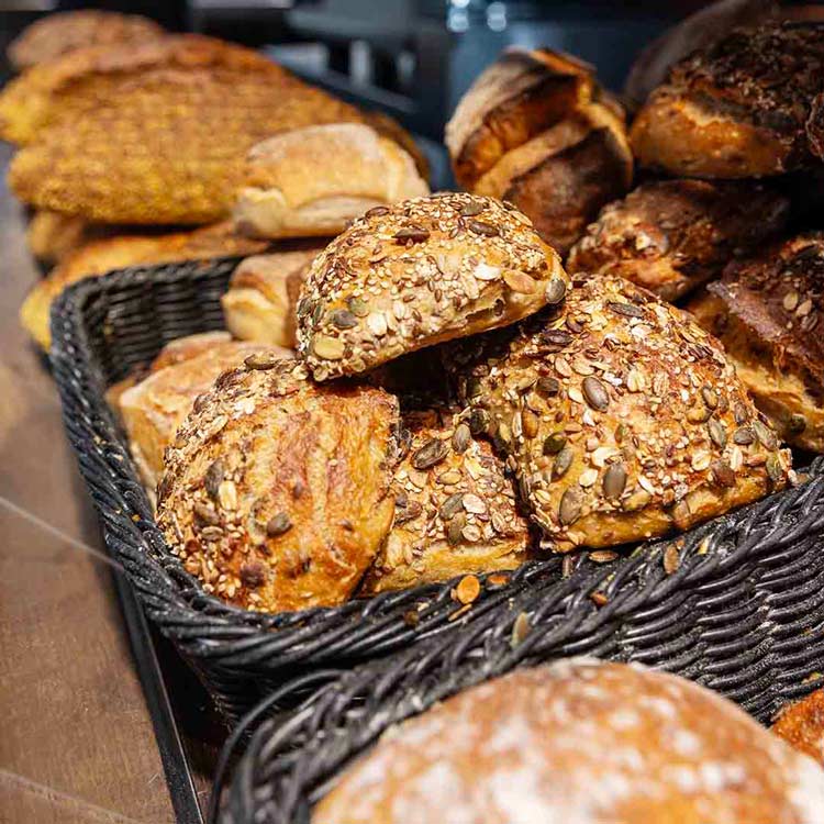 Lækkert frisk morgenbrød fra Holms Bager på Frederiksberg.